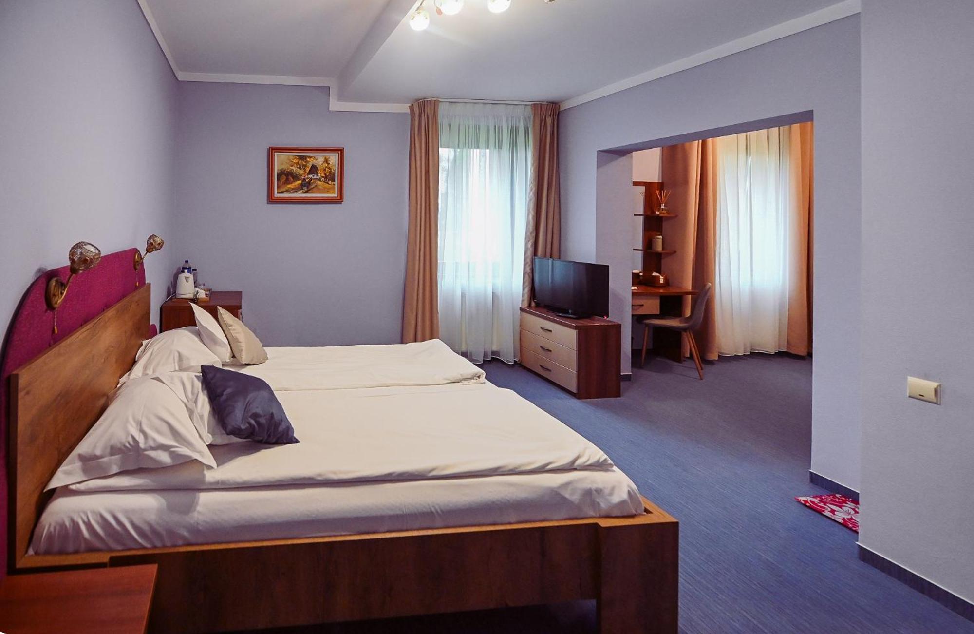 Conacul Domnesc Hotell Scheia Eksteriør bilde