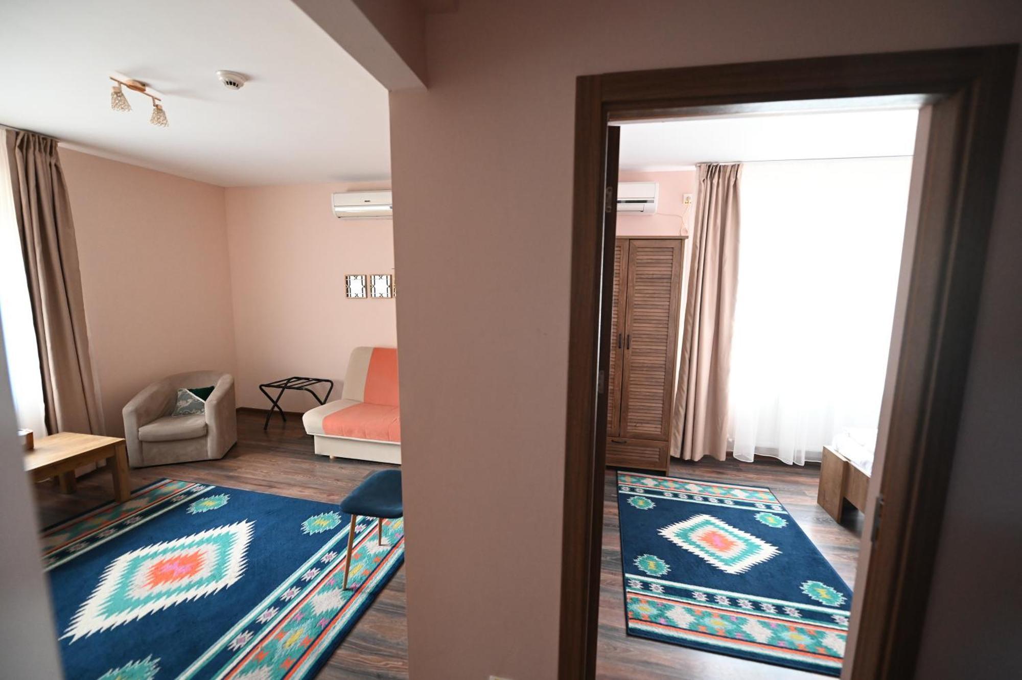 Conacul Domnesc Hotell Scheia Eksteriør bilde